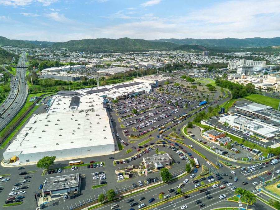 Retail Mixed Use in Shop at Caguas