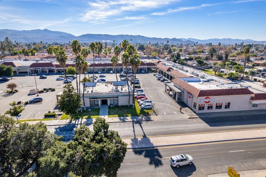 ±3,775 SF Building For Sale or Lease