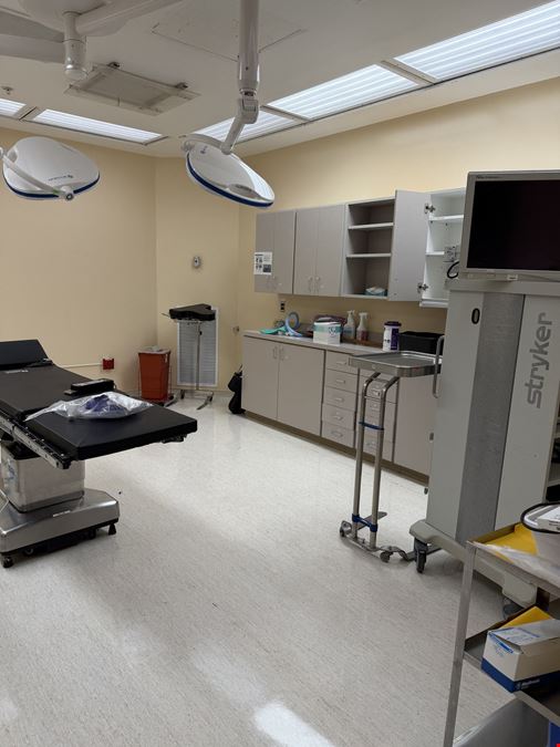 Premier Medical Office & Surgery Center | 26,000 SF | For Sale at Below Replacement Cost