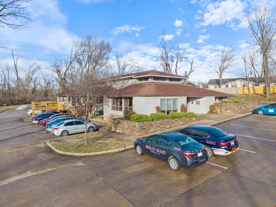 6 North Halsted Circle