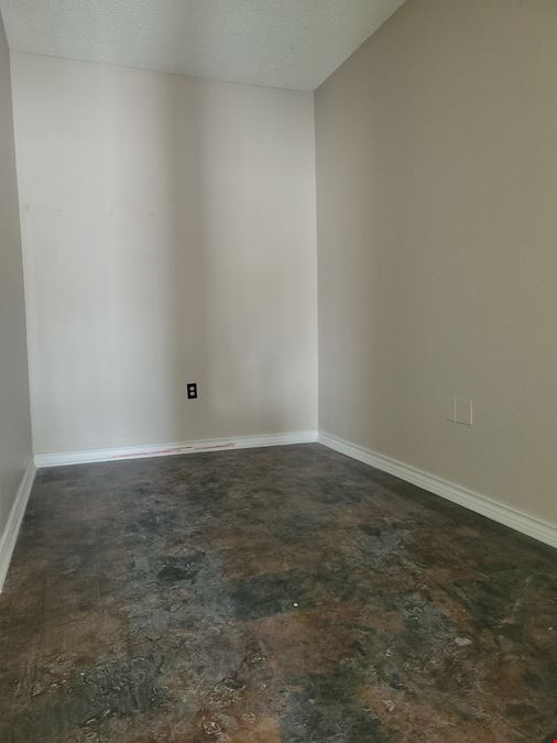 900 SF Retail-Office Space
