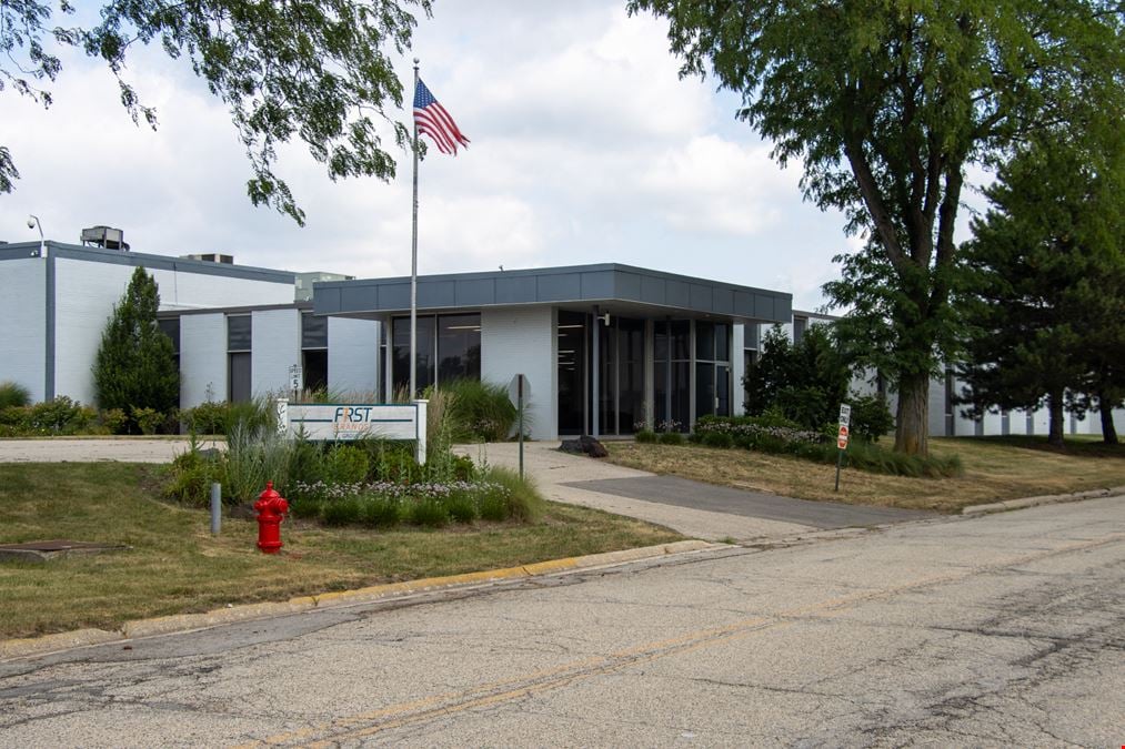 264,730 SF for Sale/Lease | 1600 Industrial Drive, McHenry, IL