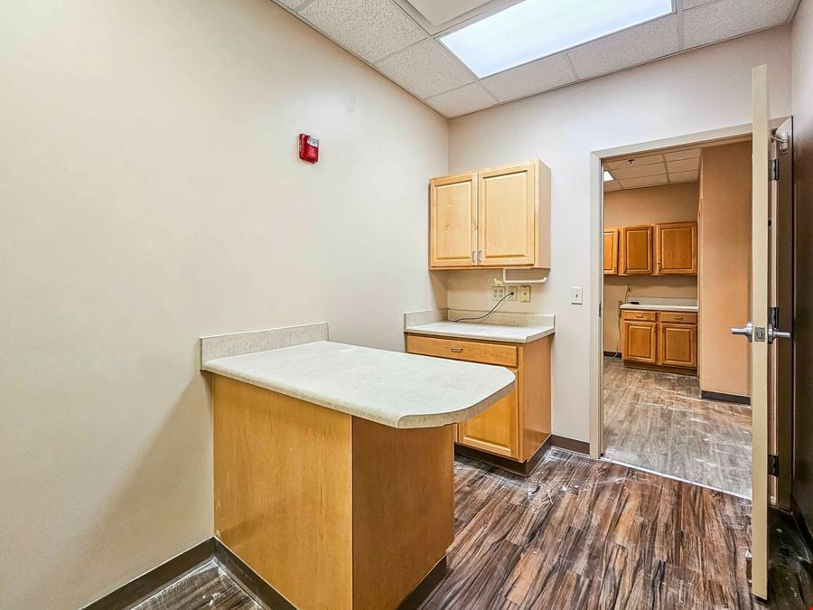 Turnkey Vet Clinic for Lease