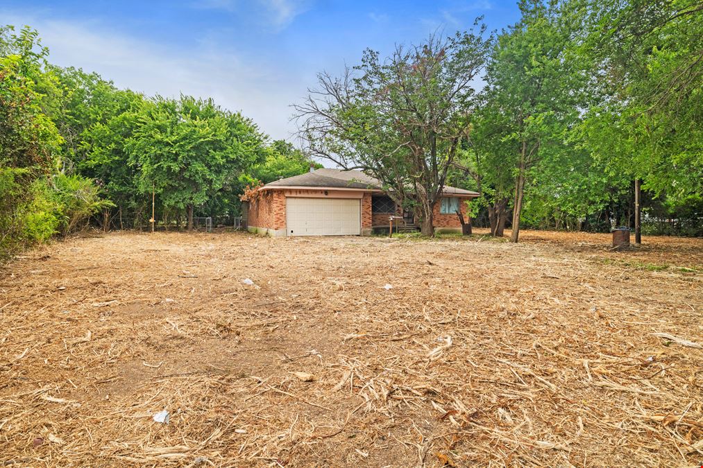 High-Traffic Mixed Use/Land Near I-35 – Owner Finance! Prime Development Opportunity!