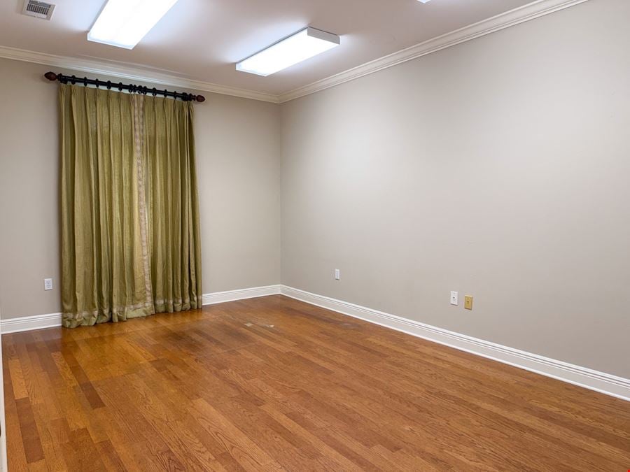 Move-In Ready Garden Office Off S Sherwood Forest Blvd