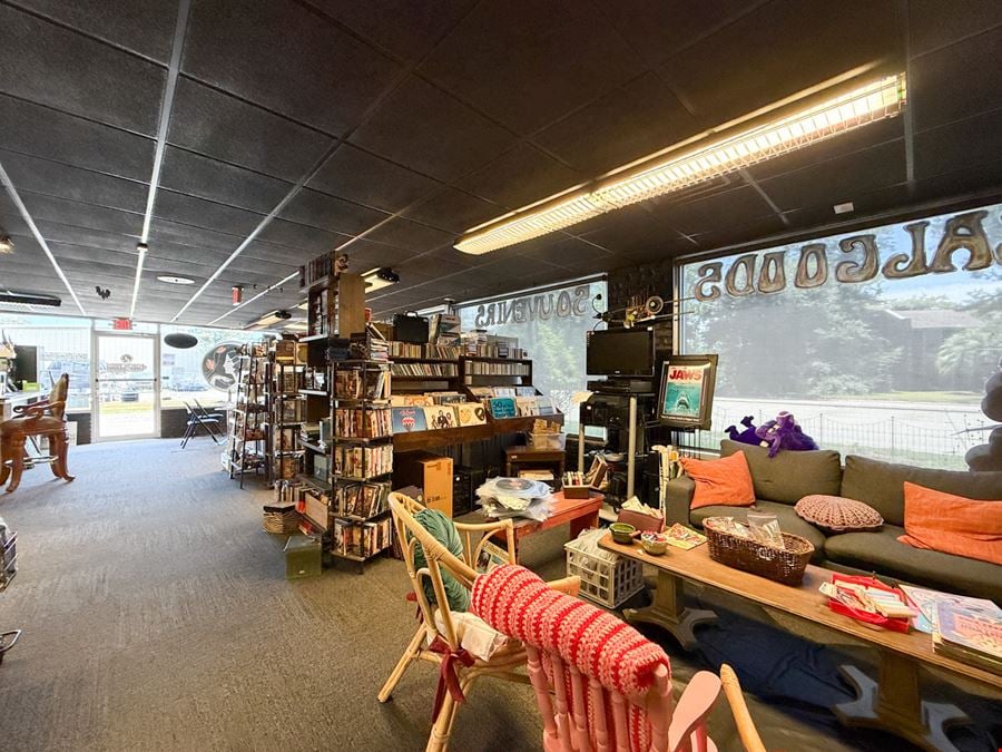 Freestanding Showroom / Warehouse in Slidell Under $60/SF