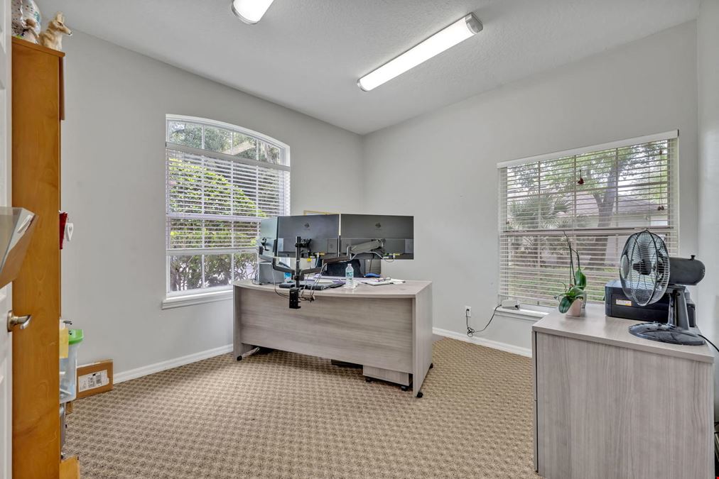 Gorgeous Oviedo Office For Sale