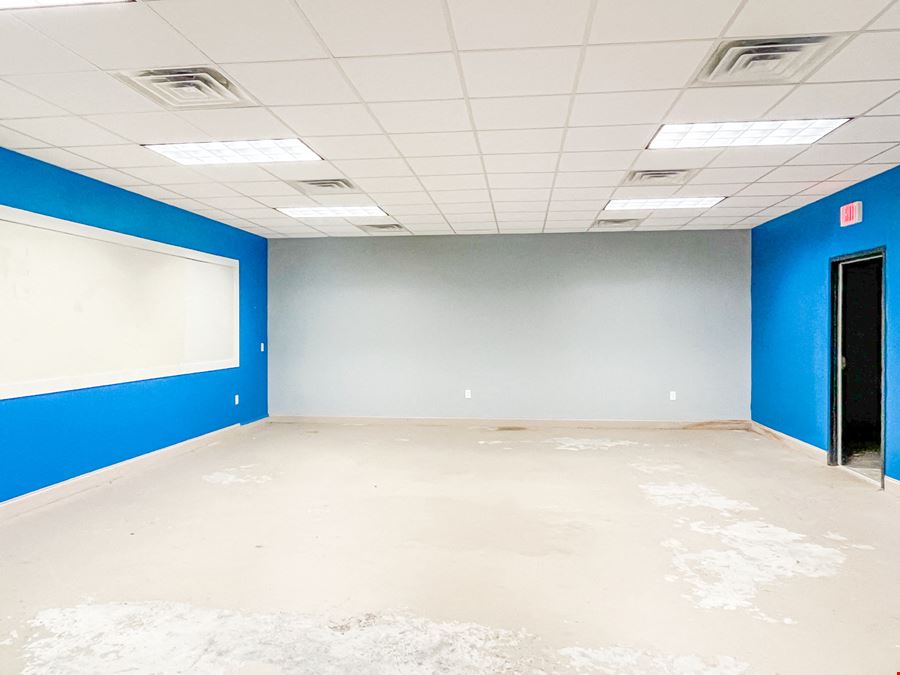 Spacious Office-Warehouse Suites ±0.4 Mile from I-12