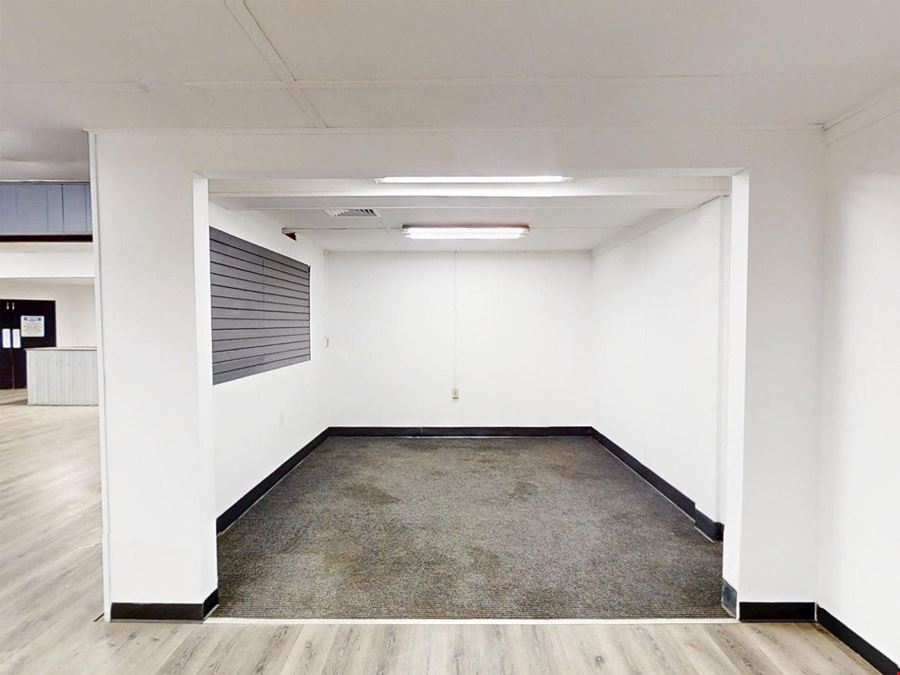 27,722± SF Mixed-Use Building