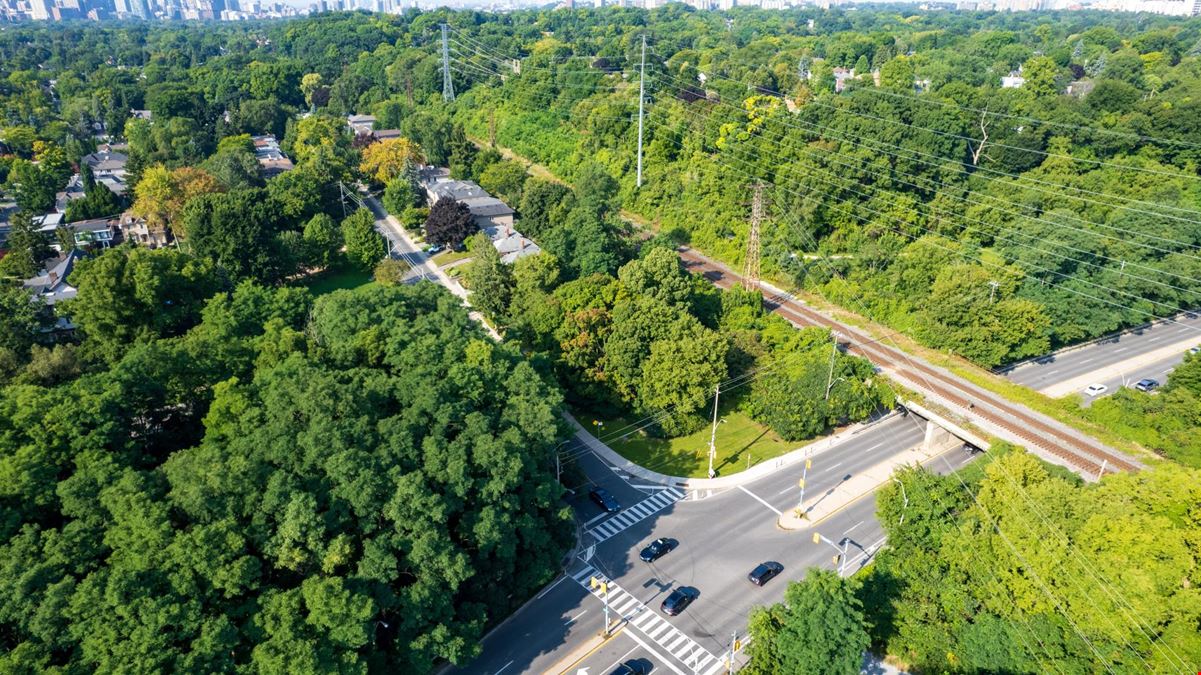 North West Corner of Bayview Avenue & Nesbitt Drive