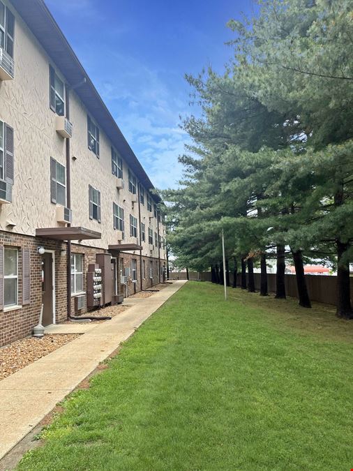 Golden Oak Apartments