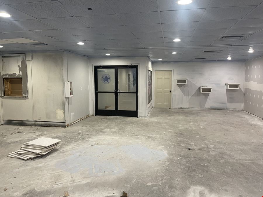 RETAIL/OFFICE ON SUNSHINE FOR SALE OR LEASE