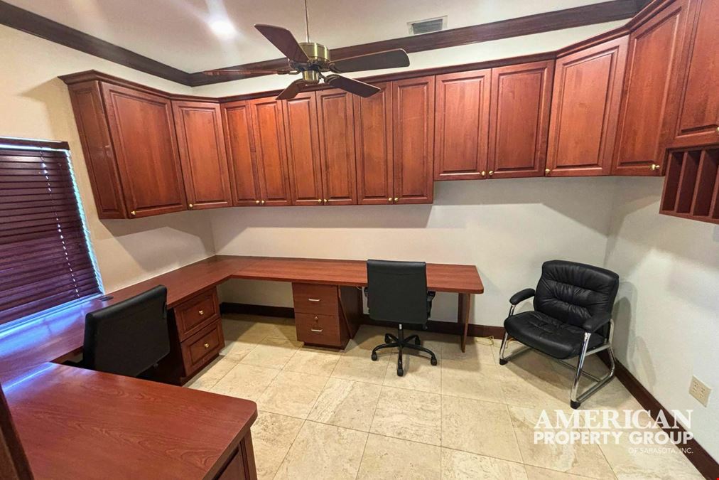 130 N Tamiami Trl