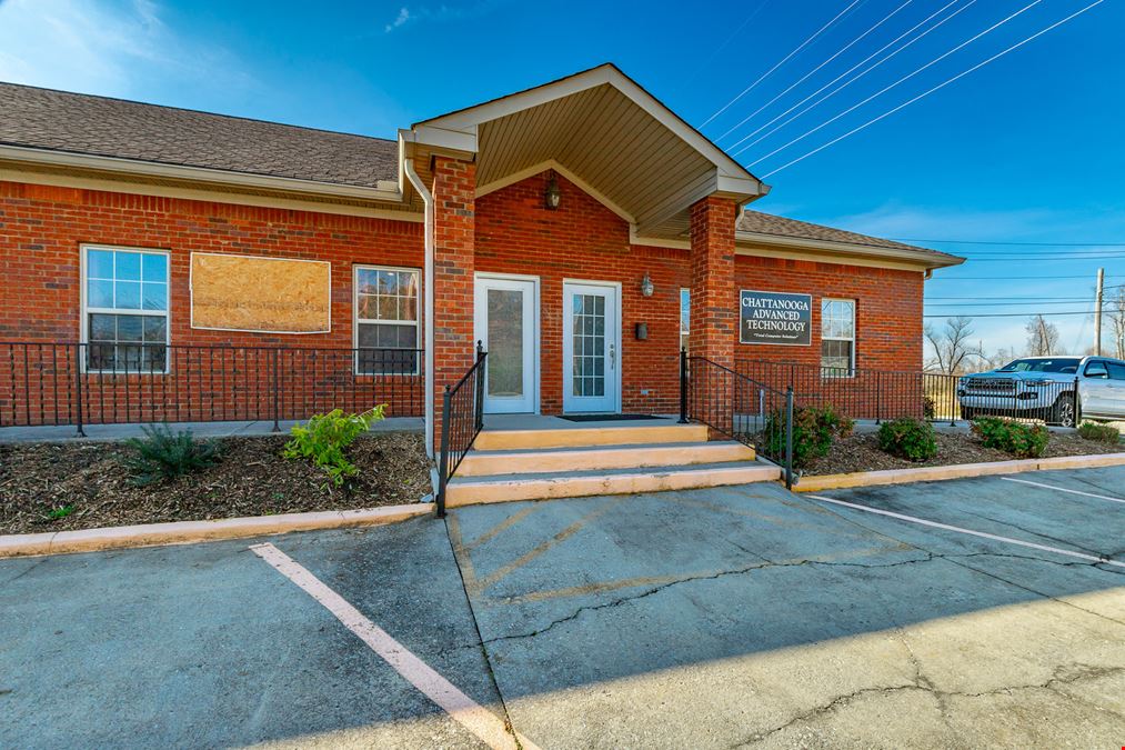 Standifer Gap Commercial Office with 10 Office Rooms | ±3,200 SF