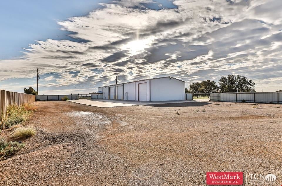 Spacious Office/Warehouse on 1-Acre Lot