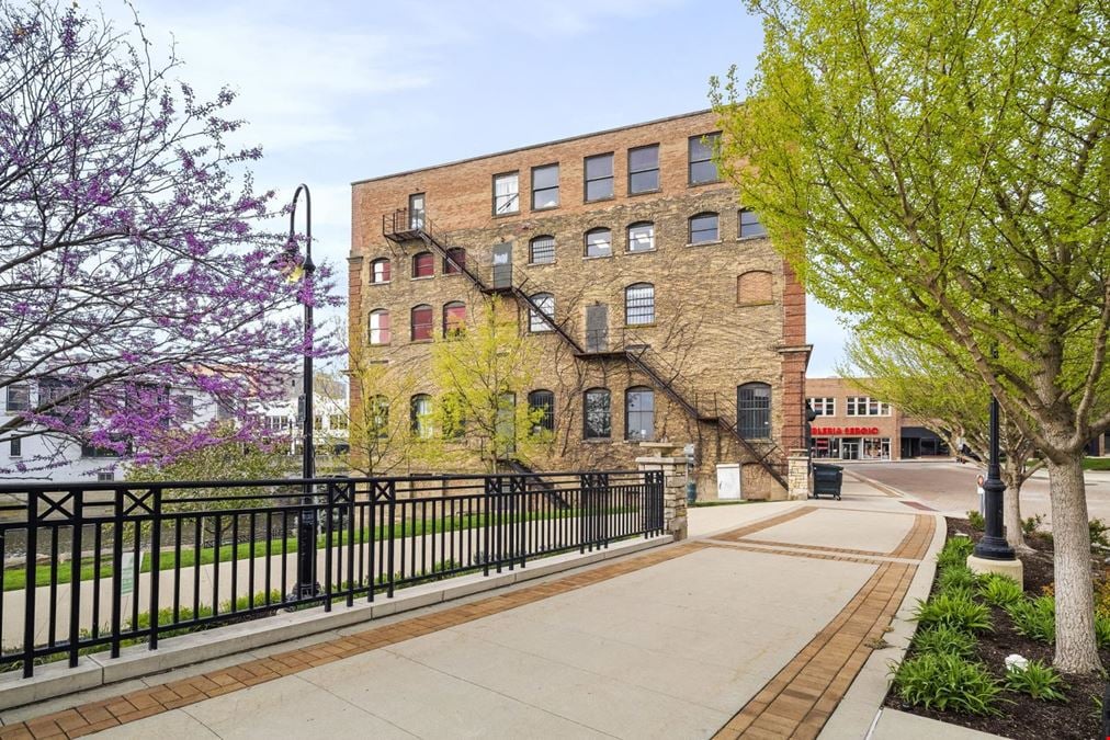 31 W Downer Pl, Aurora, IL 60506