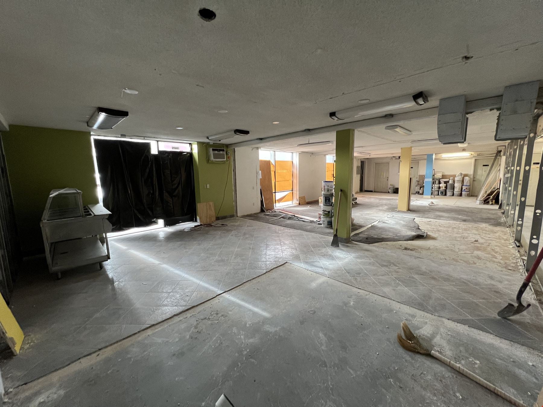 Retail for lease in Nicollet Ave