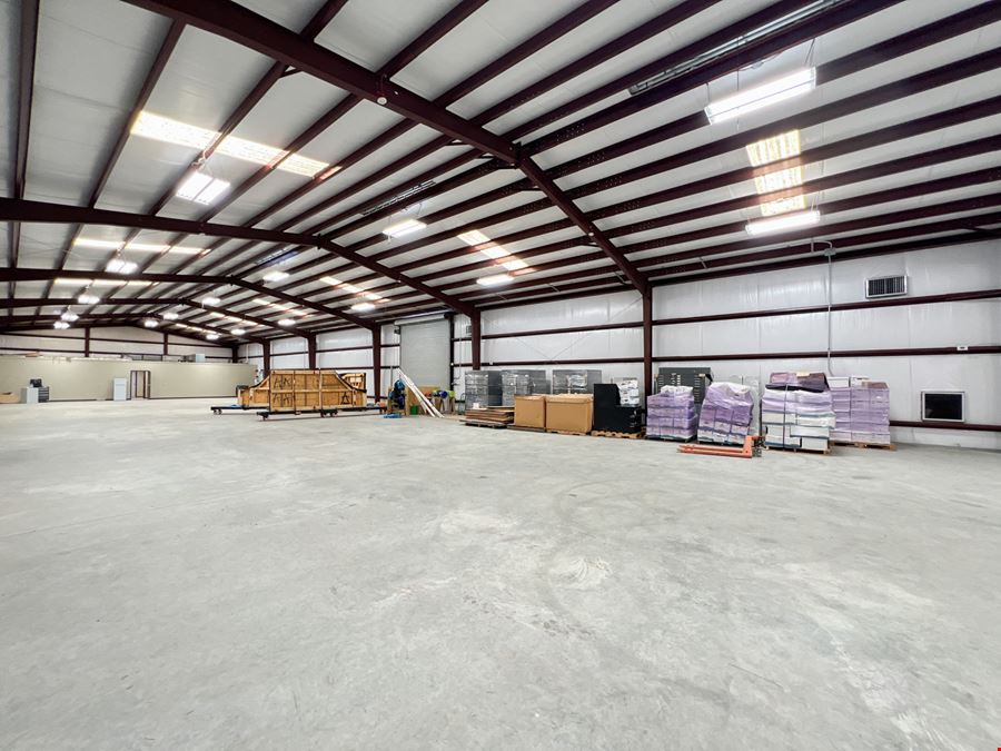 Office / Warehouse with Heavy Power Near US 90