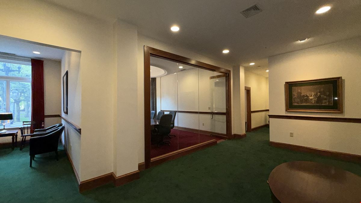 400 Commonwealth Ave #104C