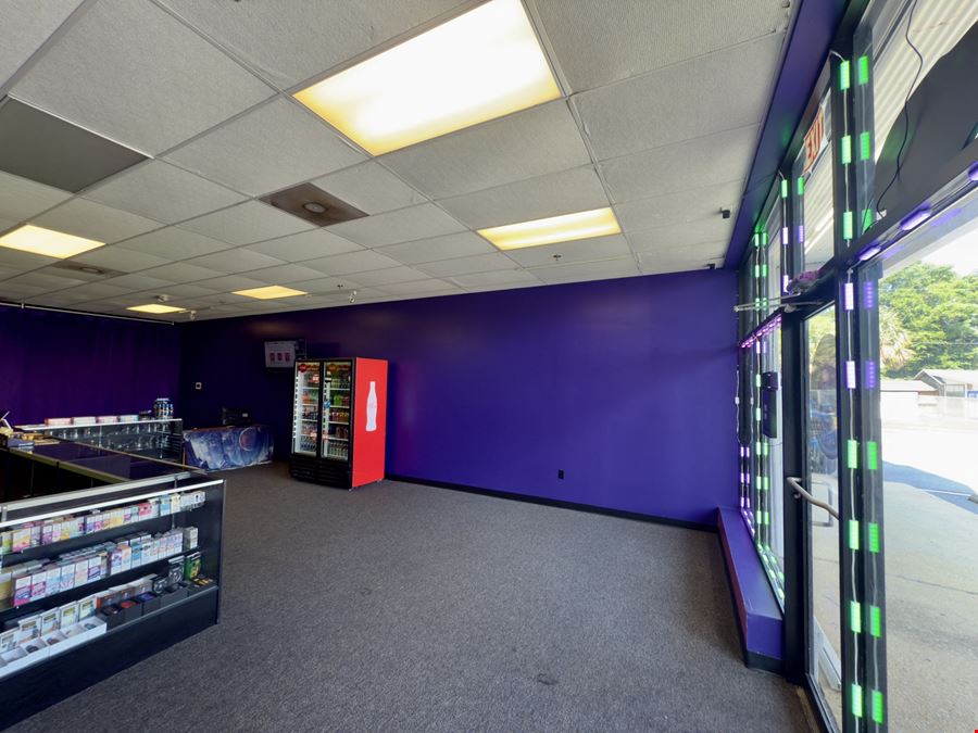 High-Visibility Retail Space on Barrancas Ave – 1,900 SF Available