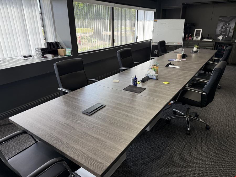 Office w/ Furniture 5140 Avenida Encinas