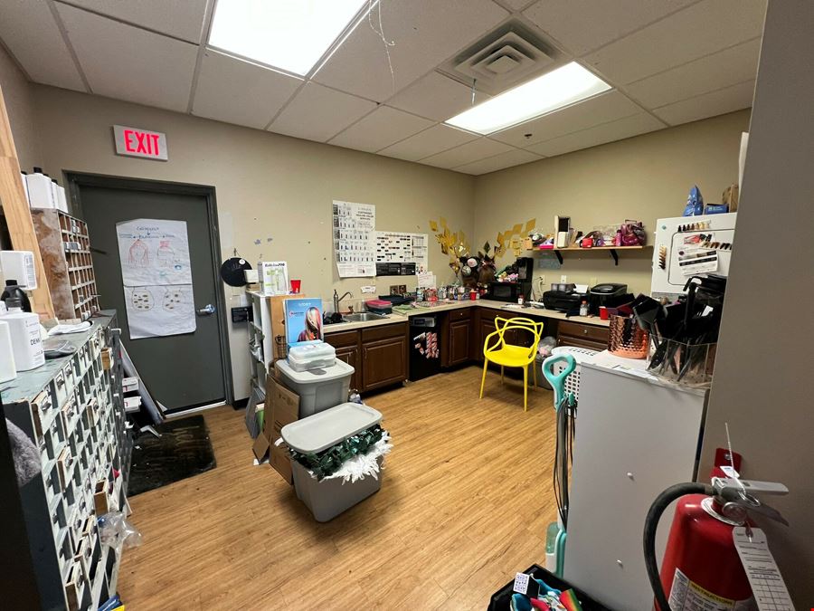 PROFESSIONAL OFFICE/RETAIL IN NE WICHITA