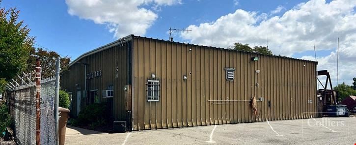 For Lease - Warehouse with Just Under ±1 Acre of Yard Space