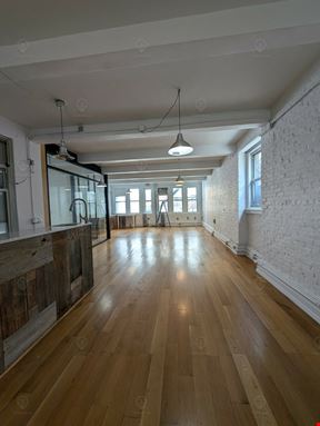 2,500 SF | 27 E 21st Street | Historic Retail/Office Space For Lease