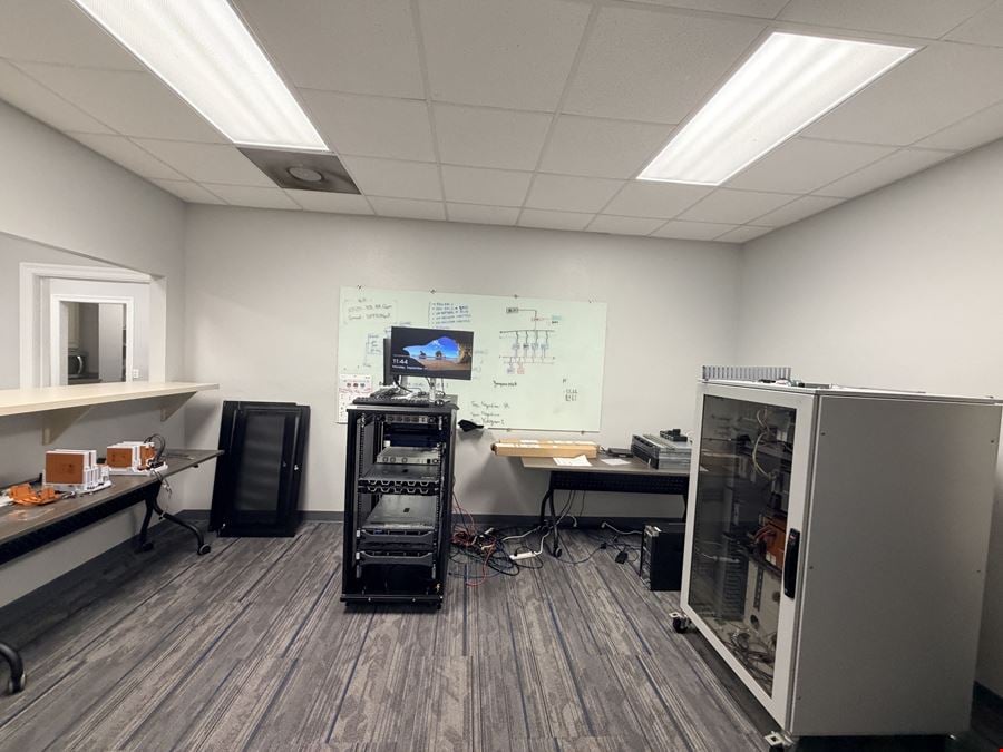 OFFICE / WAREHOUSE FOR LEASE