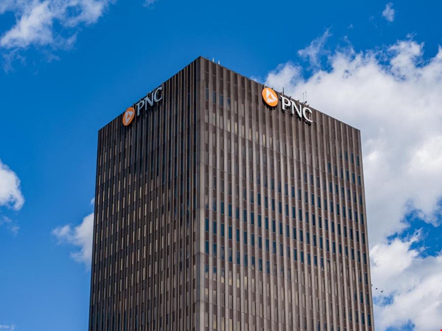 1 Cascade Plaza