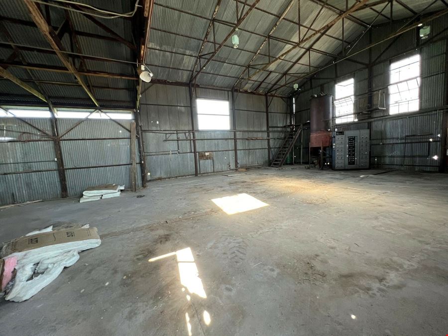 Freestanding Industrial Building on ±1.49 Acres in Porterville