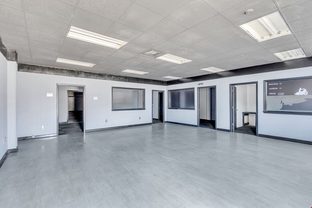 Retail/Warehouse Commercial Building