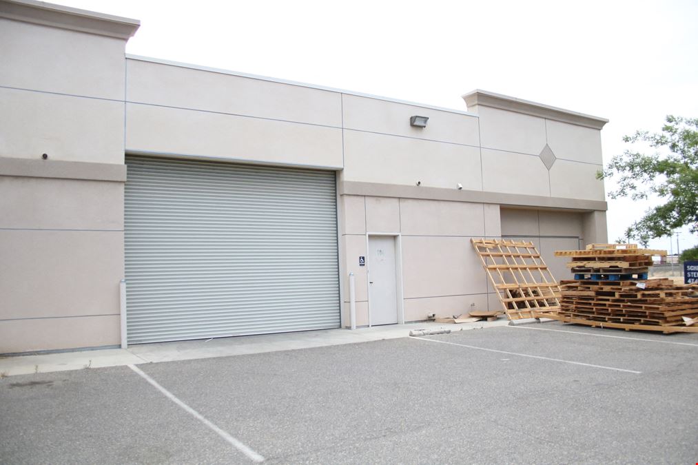 Move-In Ready Office/Warehouse in NW Fresno