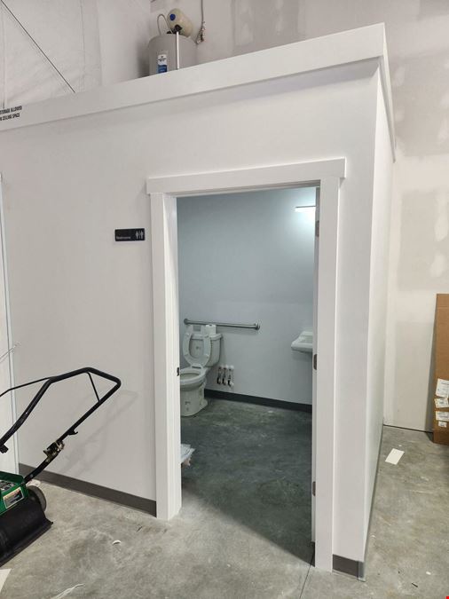 ONLY 1 UNIT LEFT - NEW FLEX SPACE FOR SMALL BUSINESS