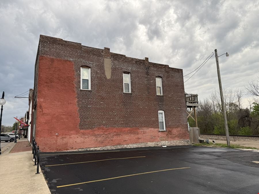 RETAIL WITH AIRBNB LOFT FOR SALE