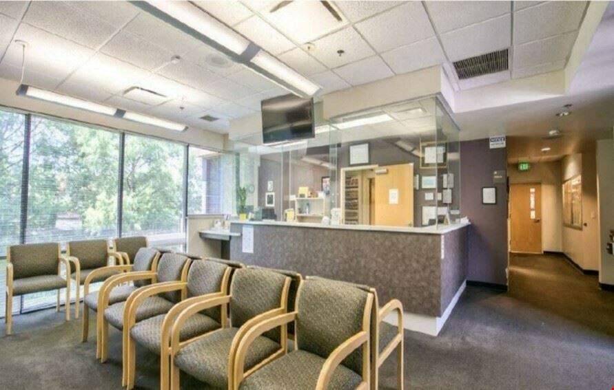 6,867 SF Office / Medical / Surgical Bldg
