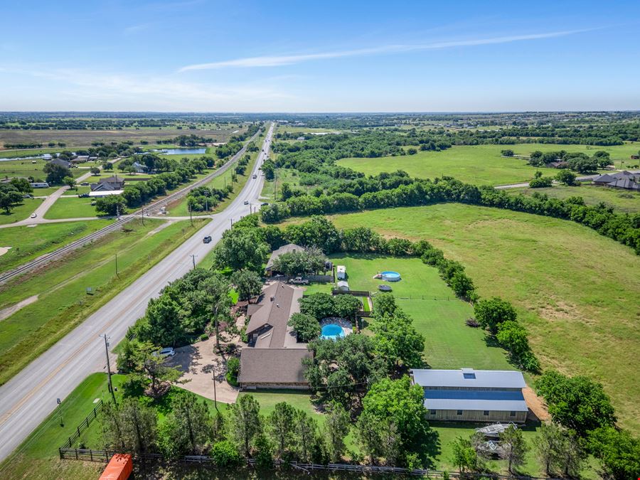 300 & 304 E Hwy 171