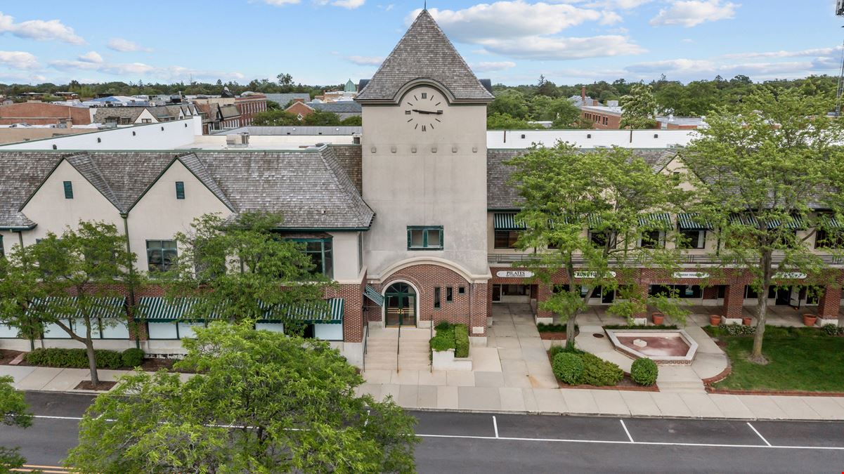 Deerpath Plaza