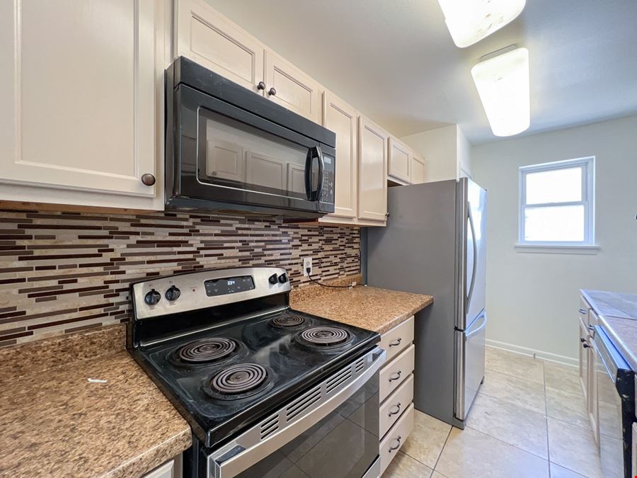 ±900 SF Metairie Office Near Lakeside Shopping Center