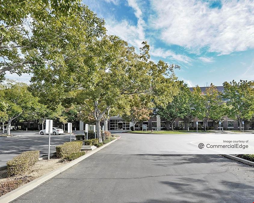 Crown Plaza - 2750 Gateway Oaks Drive