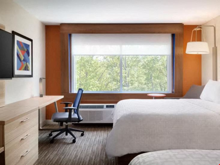 Holiday Inn Express & Suites Dallas Market Ctr - Love Field