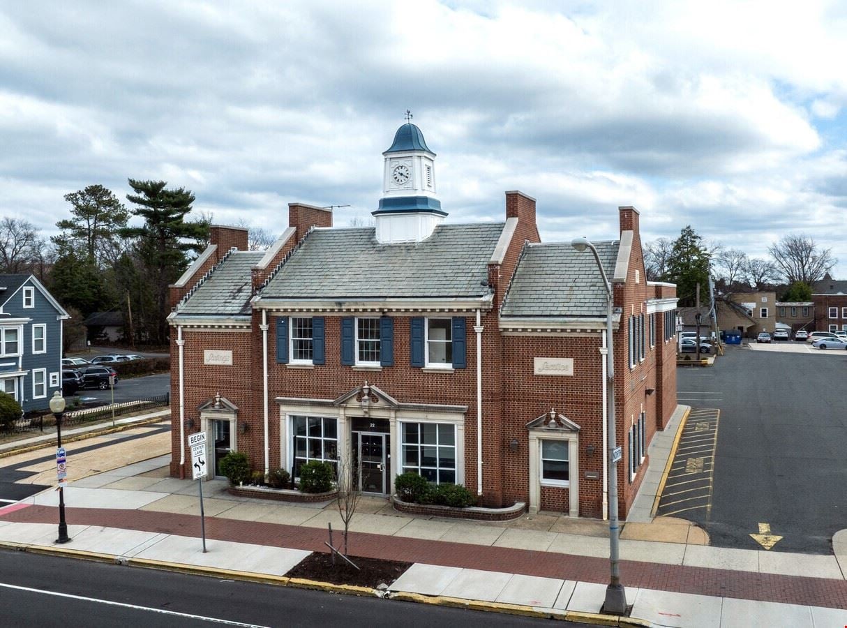 Prime Woodbury Commercial Space – Main Floor & Lower Level