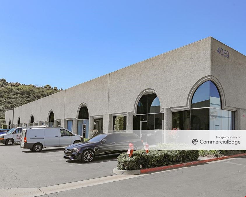 Rancho Del Oro Commerce Center