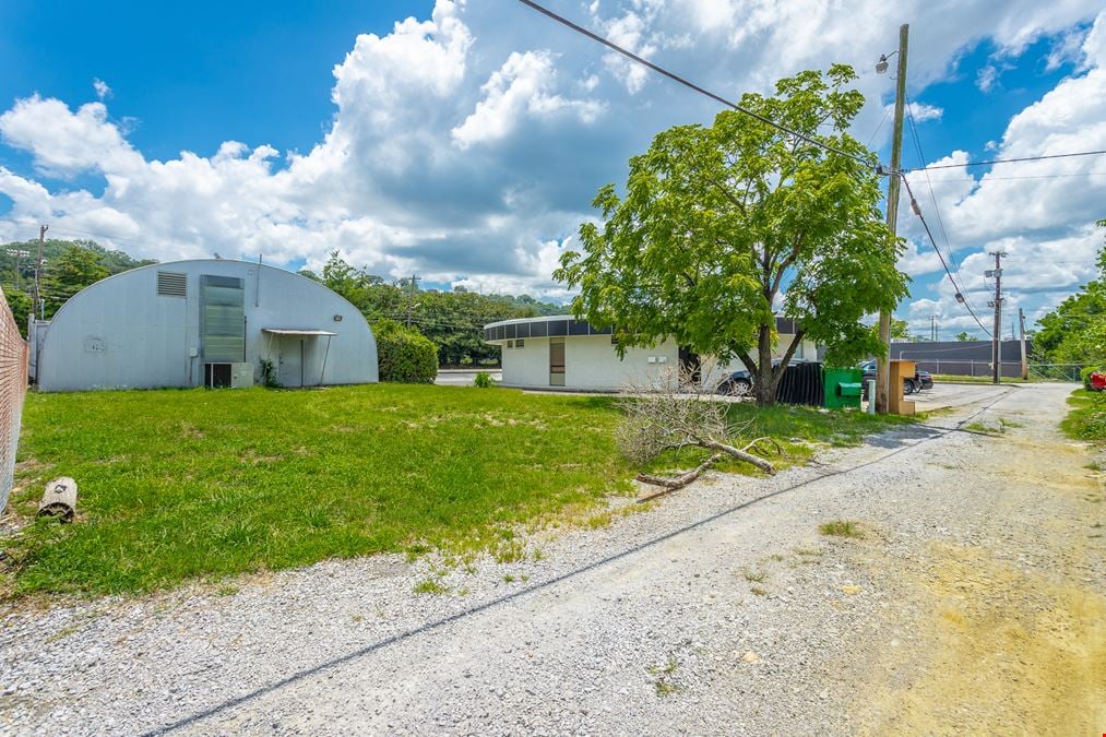 Office/Retail Next to McCallie School 2,692 SF