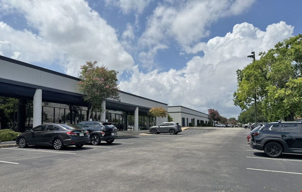 2391 NE Loop 410