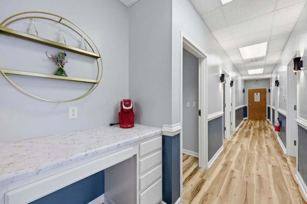 3 Suites at 502 McKnight Drive
