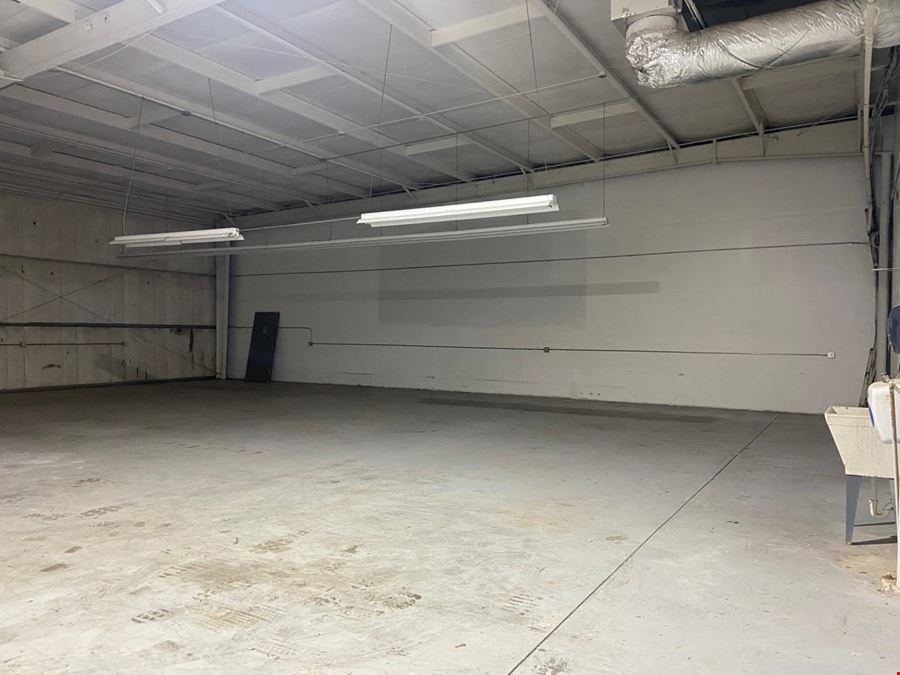 Commercial Space with Office & Warehouse for Lease in Hoover
