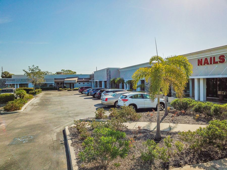 MAXhealth Manatee West Plaza