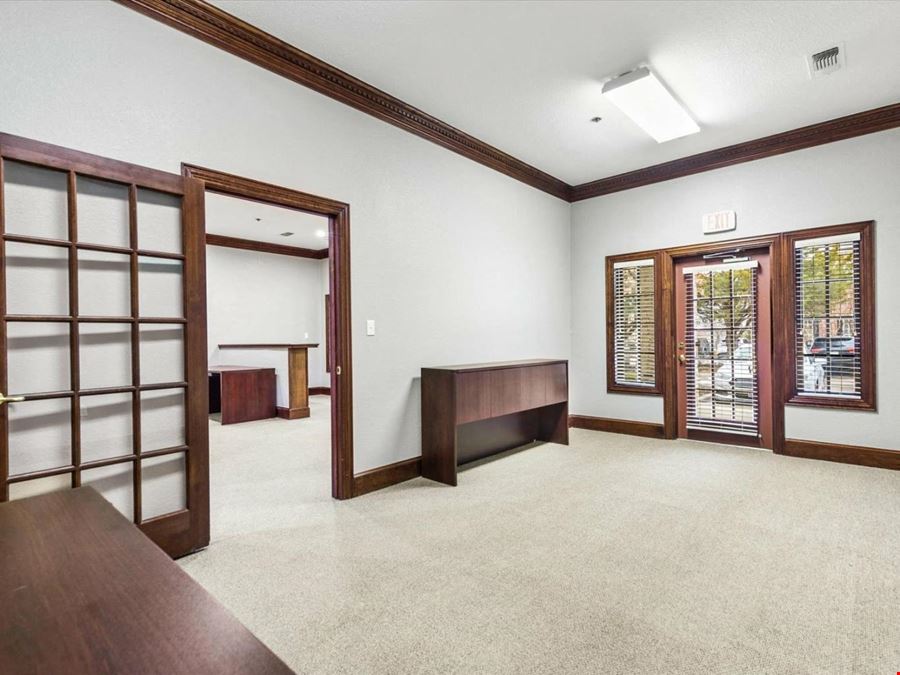 2425-2435 E Southlake Blvd