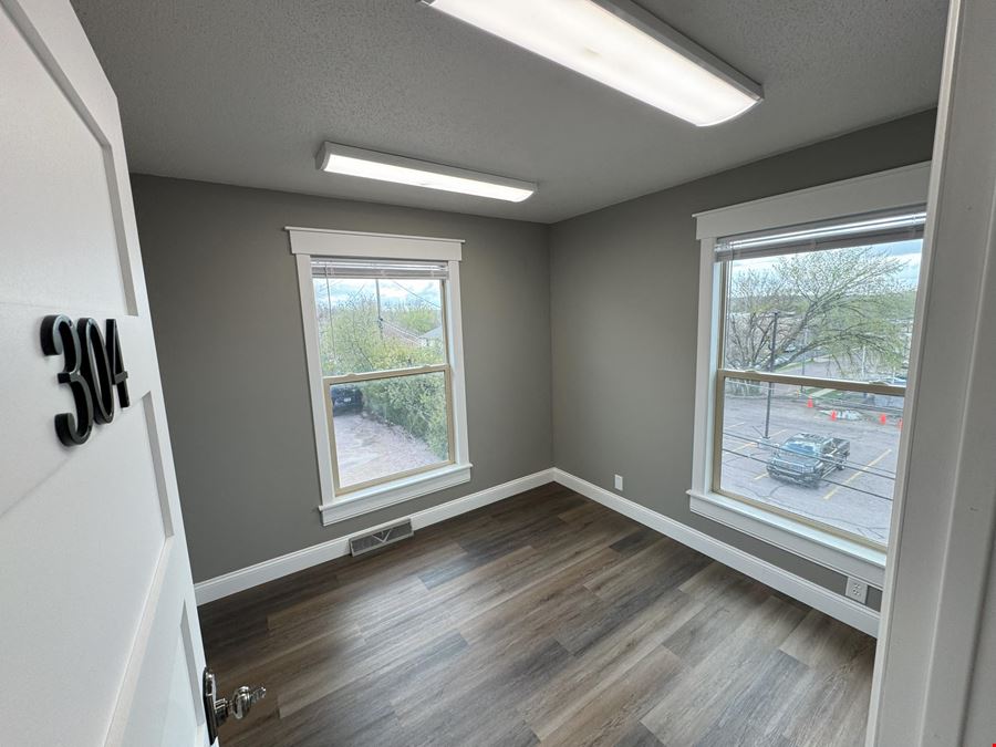 Prairie Wynn Plaza Executive Suites
